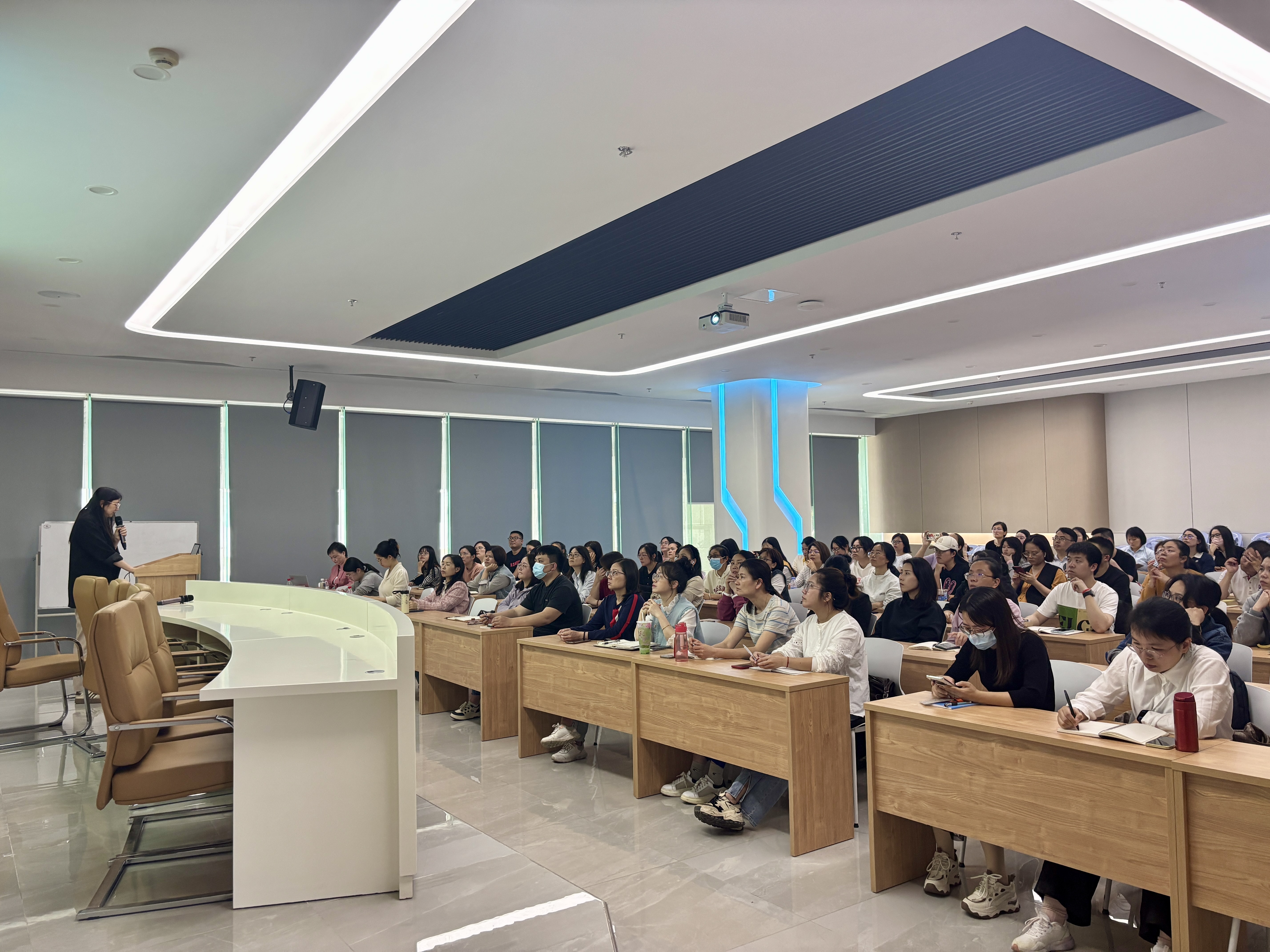 育成中心举办“研发费用加计扣除政策专题培训”